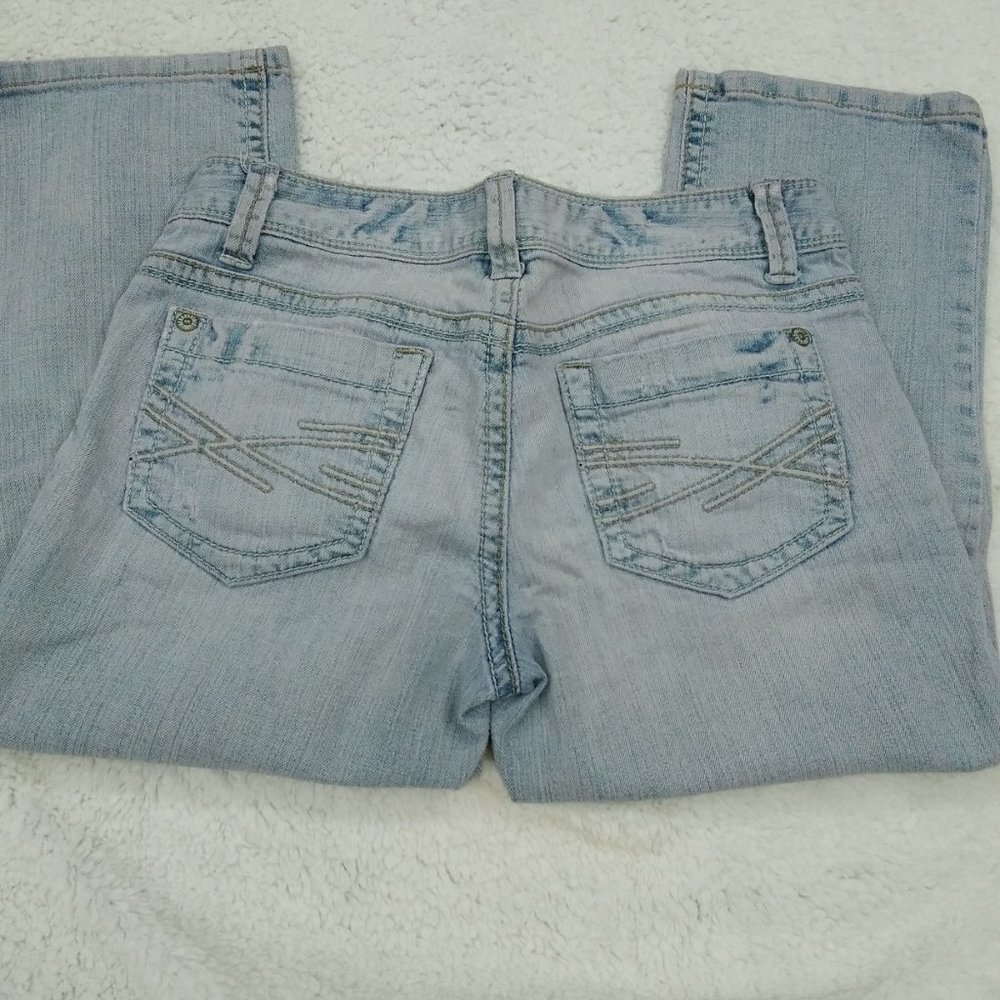 Aeropostale size 7/8 light wash jean capris